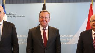 The German Defence Minister, B. Pistorius (centre), the Turkish Defence Minister, Y. Güler (right), and the Greek Defence Minister, N. Dendias (left), attended the signing of Turkey and Greece’s Letter of Intent to join the ETSI at the German NATO Mission in Brussels on 15 February 2025.