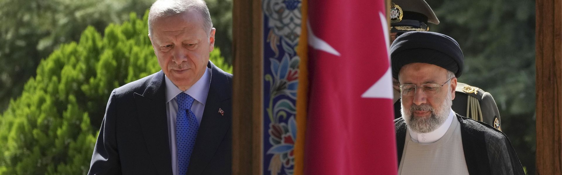 Turkish President Recep Tayyip Erdogan and his Iranian counterpart Ebrahim Raisi during a welcoming ceremony in Tehran