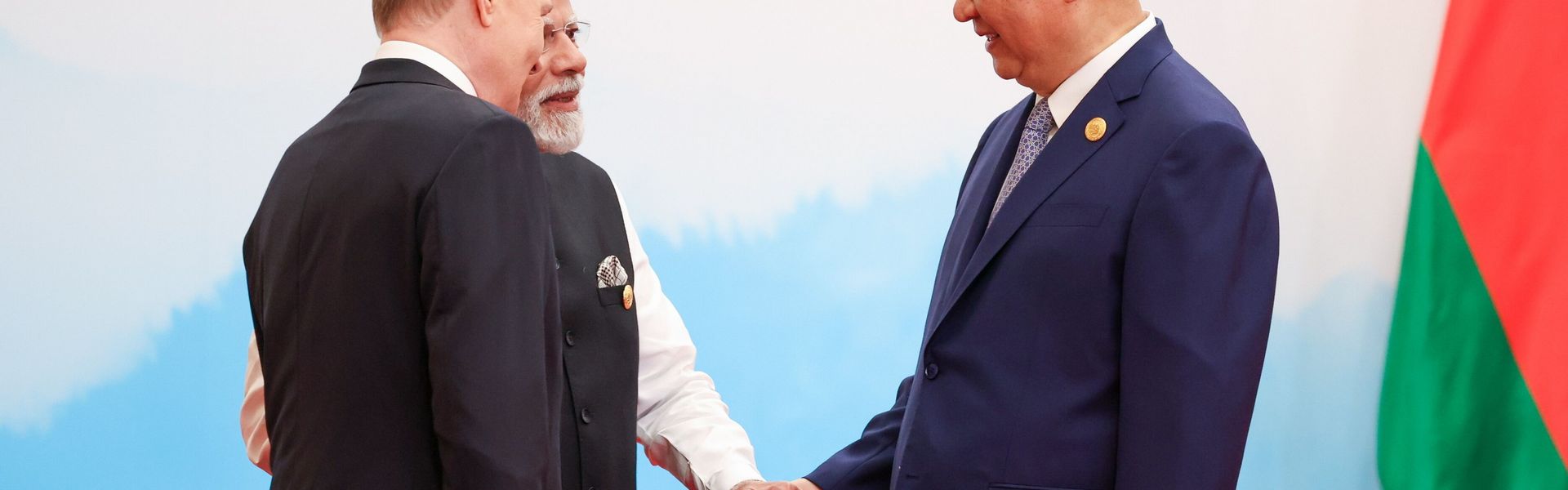 Three politicians shake hands