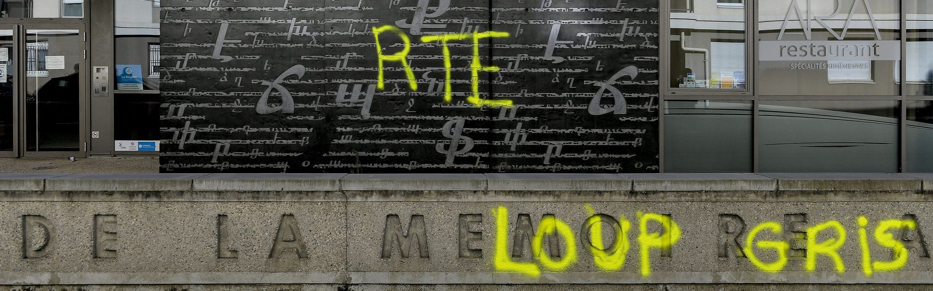 The inscriptions "loup gris" (gray wolf) and "RTE" (for Recep Tayyip Erdogan) were written on the facade of the national memory center of Armenia in Décines, France 2022.