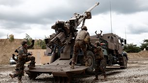 French army soldiers set up a French Caesar self-propelled howitzer during a demonstration at the Eurosatory international land and air defence and security trade fair in Villepinte, France, June 16, 2024.