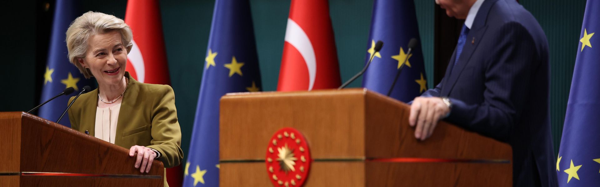 The President of the European Commission, von der Leyen, and the Turkish President Erdogan talk to the press.